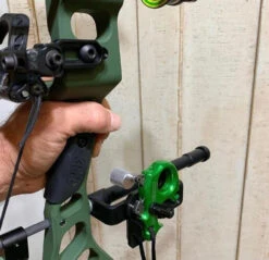 AOT SOPORTE MAGNÉTICO PARA DISPARADOR -MOMO ARCHERY E80AB6A6 7828 4296 9F06 E8E11A2048DD 1024x1024 2x 727f12ff b544 459e 8fb4 bb3437feca1a